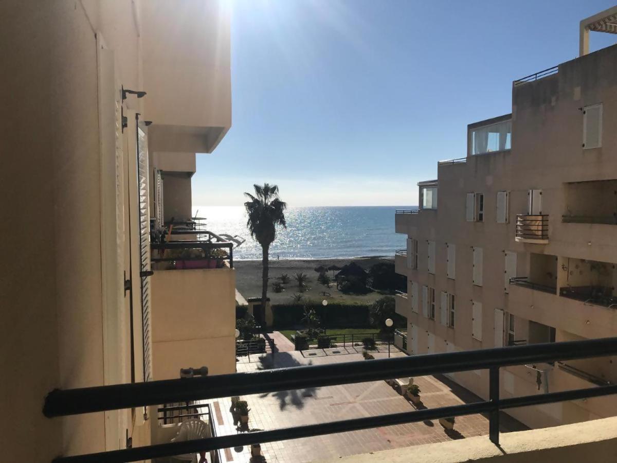 Espectacular Residencial En 1a Linea Con Piscina Benajarafe